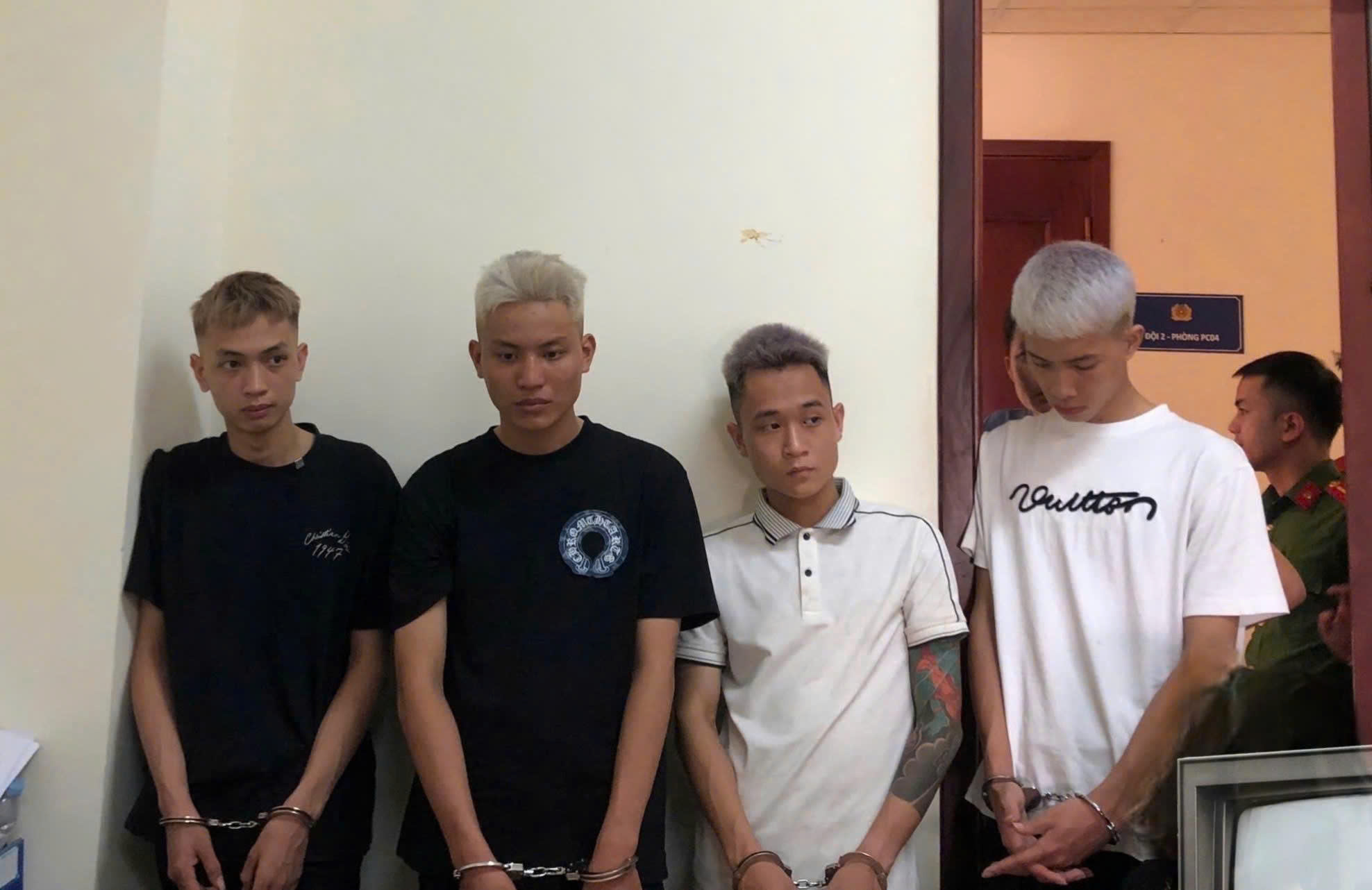 Đột kích nhà riêng, bắt 'ông trùm' Nguyễn Hồng Quân sinh năm 2006- Ảnh 2. Đột kích nhà riêng, bắt 'ông trùm' Nguyễn Hồng Quân sinh năm 2006- Ảnh 2.