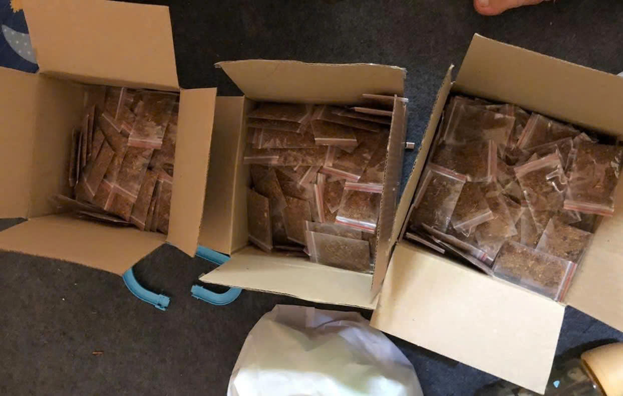 Đột kích nhà riêng, bắt 'ông trùm' Nguyễn Hồng Quân sinh năm 2006- Ảnh 3. Đột kích nhà riêng, bắt 'ông trùm' Nguyễn Hồng Quân sinh năm 2006- Ảnh 3.