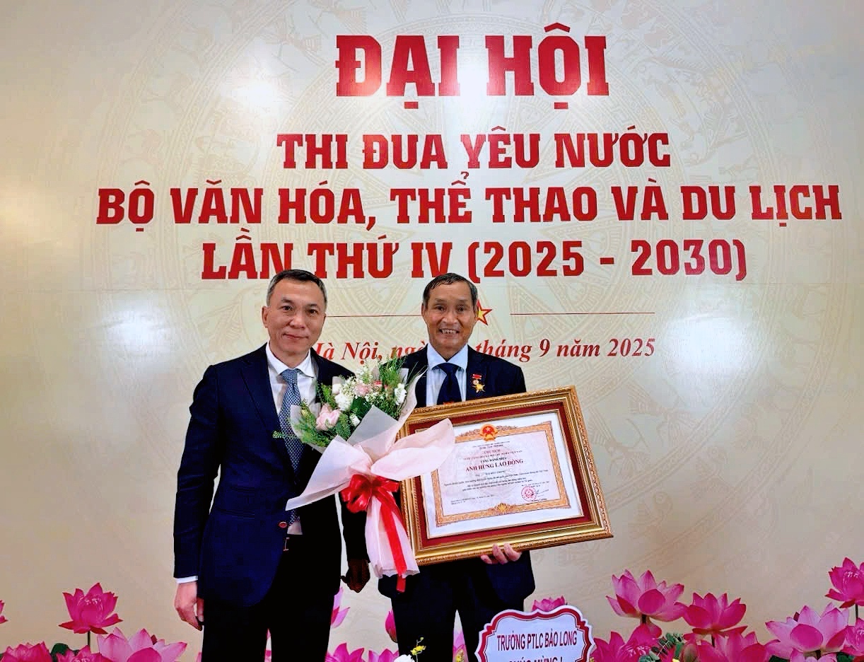 HLV Mai Đức Chung nhận danh hiệu Anh hùng Lao động- Ảnh 2.