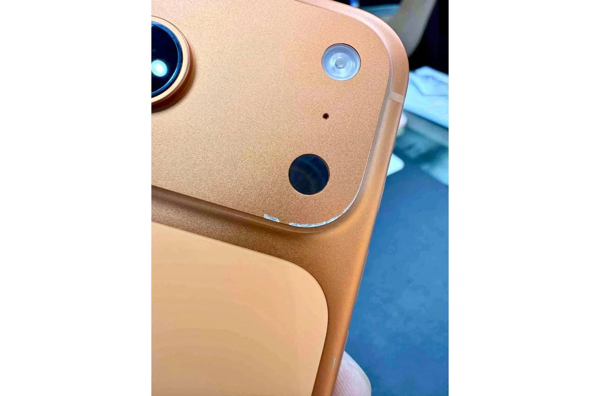 iPhone 17 Pro xước như một “món đồ nhái rẻ tiền”: Apple quá coi thường người dùng, sao cứ cố mua làm gì?- Ảnh 4.