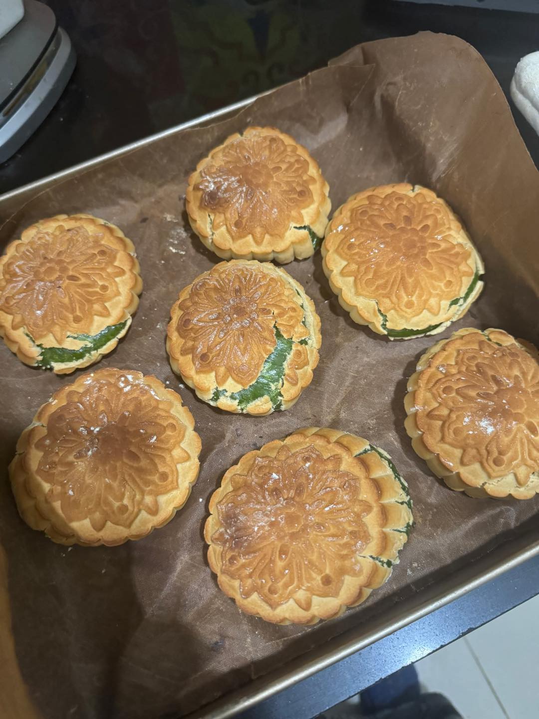 Mẻ bánh Trung thu nhân cốm xào "phông bạt" nhất lúc này: Của ai lên tiếng đi trời!- Ảnh 5.