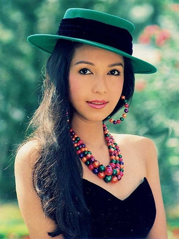 Mỹ nhân Vbiz U65 vẫn không ai qua nổi: Được phong "Hoa hậu không ngai", suốt 40 năm không ăn cơm- Ảnh 2. Mỹ nhân Vbiz U65 vẫn không ai qua nổi: Được phong "Hoa hậu không ngai", suốt 40 năm không ăn cơm- Ảnh 2.