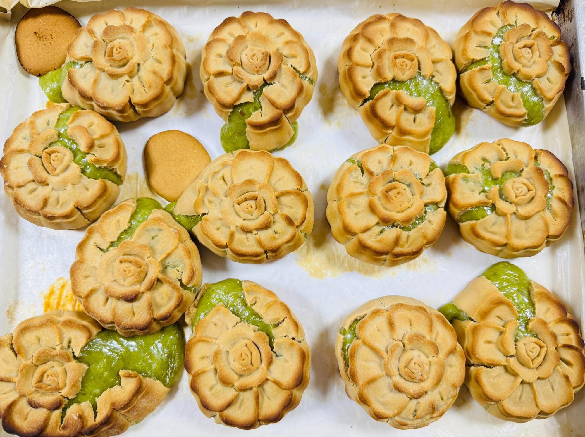 Mẻ bánh Trung thu nhân cốm xào "phông bạt" nhất lúc này: Của ai lên tiếng đi trời!- Ảnh 7.