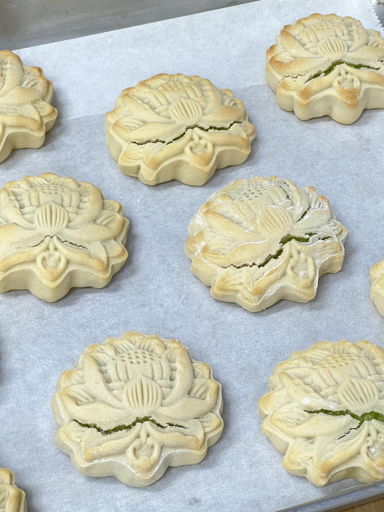 Mẻ bánh Trung thu nhân cốm xào "phông bạt" nhất lúc này: Của ai lên tiếng đi trời!- Ảnh 6.