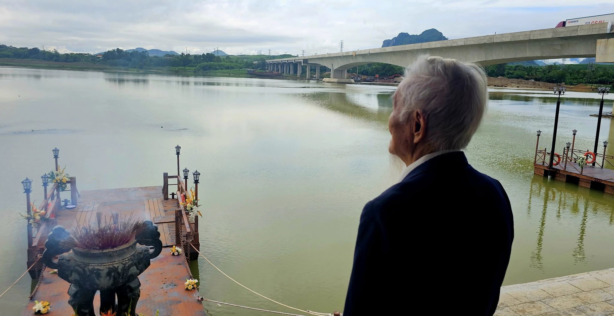 Những huyền thoại bất tử b&ecirc;n d&ograve;ng s&ocirc;ng xanh Long Đại- Ảnh 1.