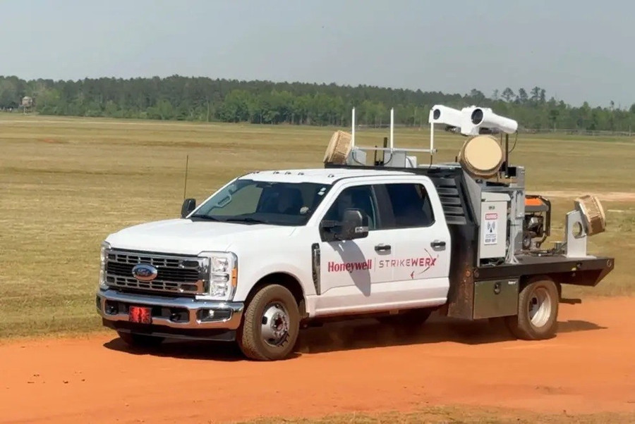 SAMURAI phô diễn sức mạnh đánh chặn bầy drone từ độ cao 300 mét- Ảnh 2.