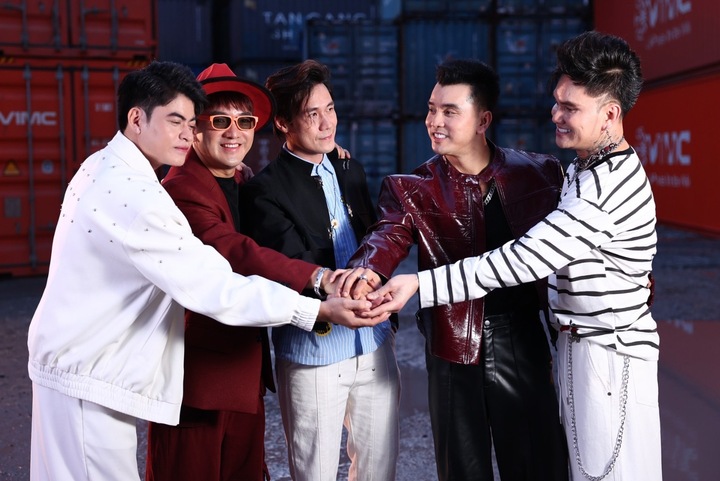 Qu&aacute; khứ nh&oacute;m Ngũ Hổ Tướng: Người đạp xe h&aacute;t dạo, người gặp biến cố sức khỏe- Ảnh 1.