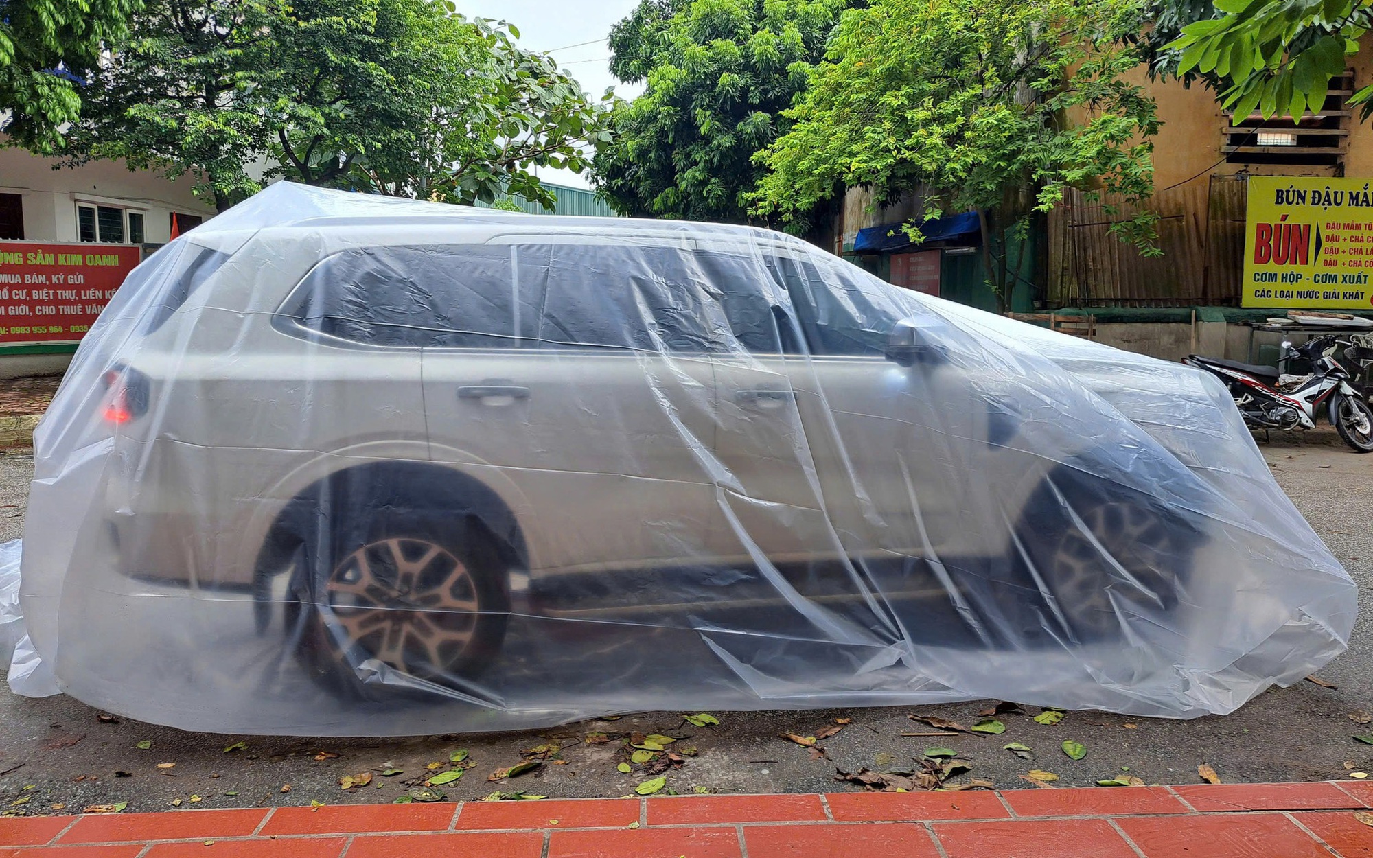 B&atilde;o cận kề Việt Nam, m&oacute;n đồ bảo vệ &ocirc; t&ocirc; n&agrave;y lại sốt tr&ecirc;n MXH: Ngập mấy cũng kh&ocirc;ng sợ nhưng cần đảm bảo một yếu tố- Ảnh 4.