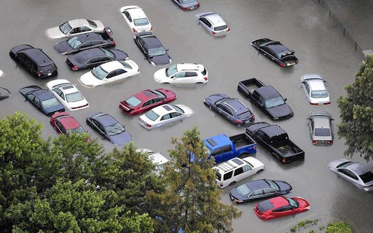 B&atilde;o cận kề Việt Nam, m&oacute;n đồ bảo vệ &ocirc; t&ocirc; n&agrave;y lại sốt tr&ecirc;n MXH: Ngập mấy cũng kh&ocirc;ng sợ nhưng cần đảm bảo một yếu tố- Ảnh 2.