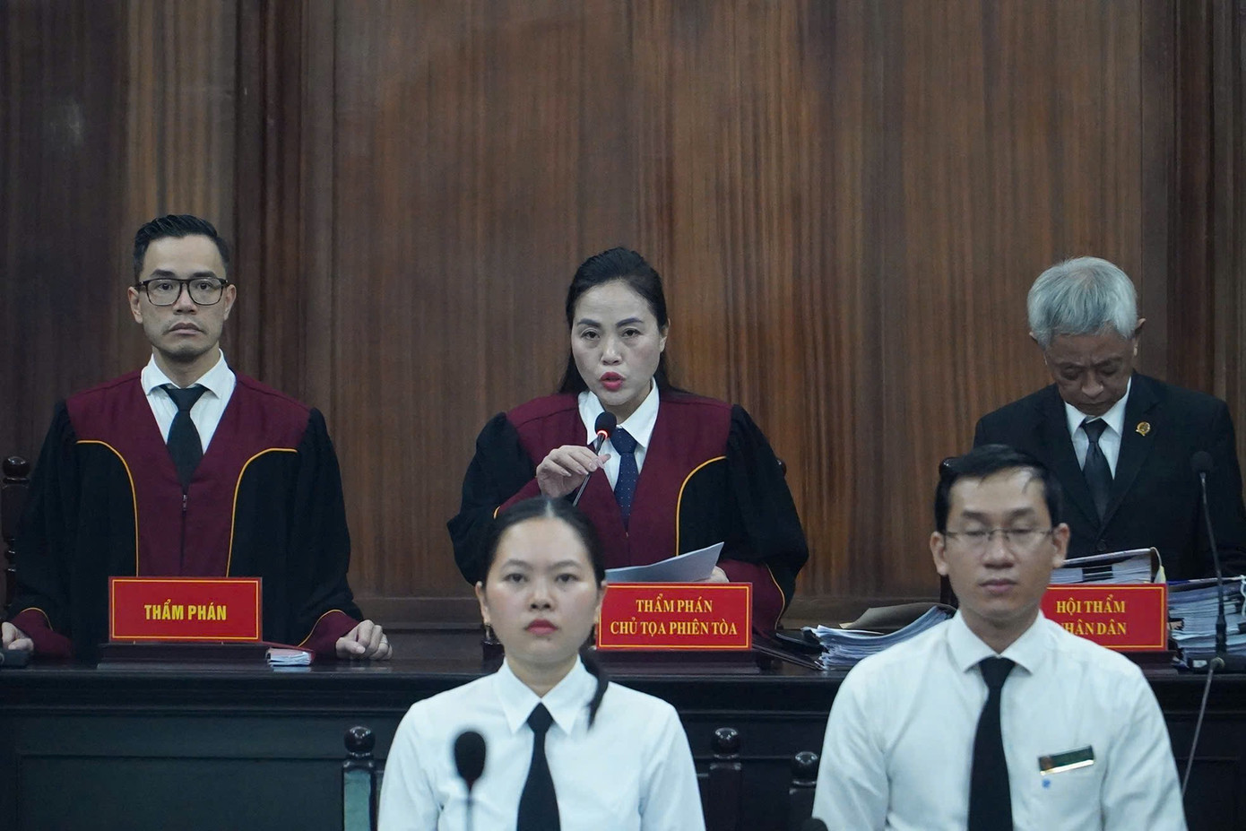 Tuyên phạt bị cáo Đinh Trường Chinh 13 năm tù, buộc nộp lại 970 tỷ đồng- Ảnh 1.