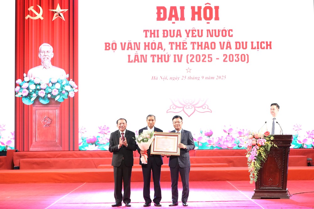 HLV Mai Đức Chung nhận danh hiệu Anh hùng Lao động- Ảnh 1.