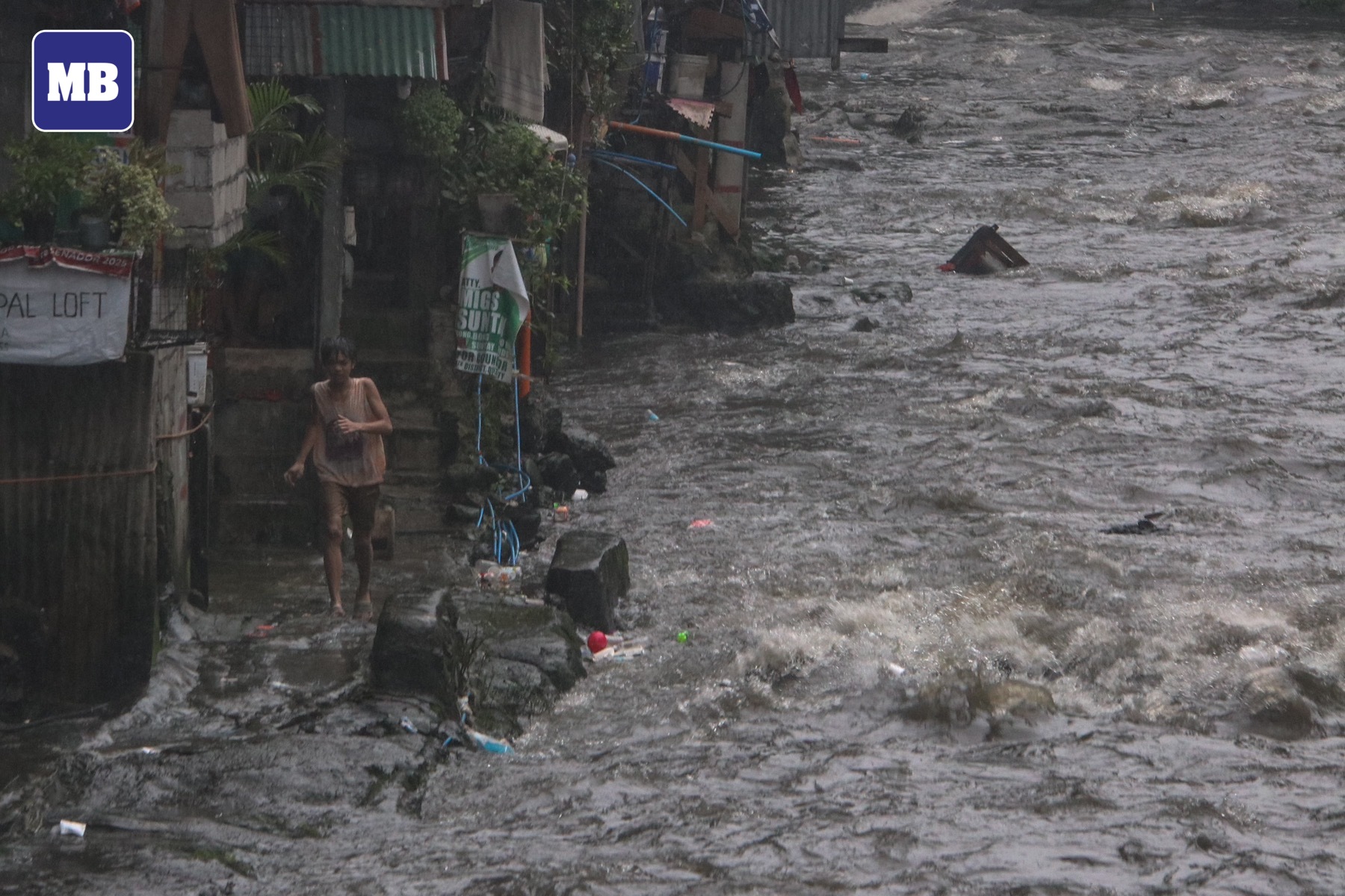 Cảnh tượng đổ nát ở Philippines sau bão Bualoi: Ít nhất 4 người chết, hàng chục nghìn dân phải sơ tán- Ảnh 12. Cảnh tượng đổ nát ở Philippines sau bão Bualoi: Ít nhất 4 người chết, hàng chục nghìn dân phải sơ tán- Ảnh 12.