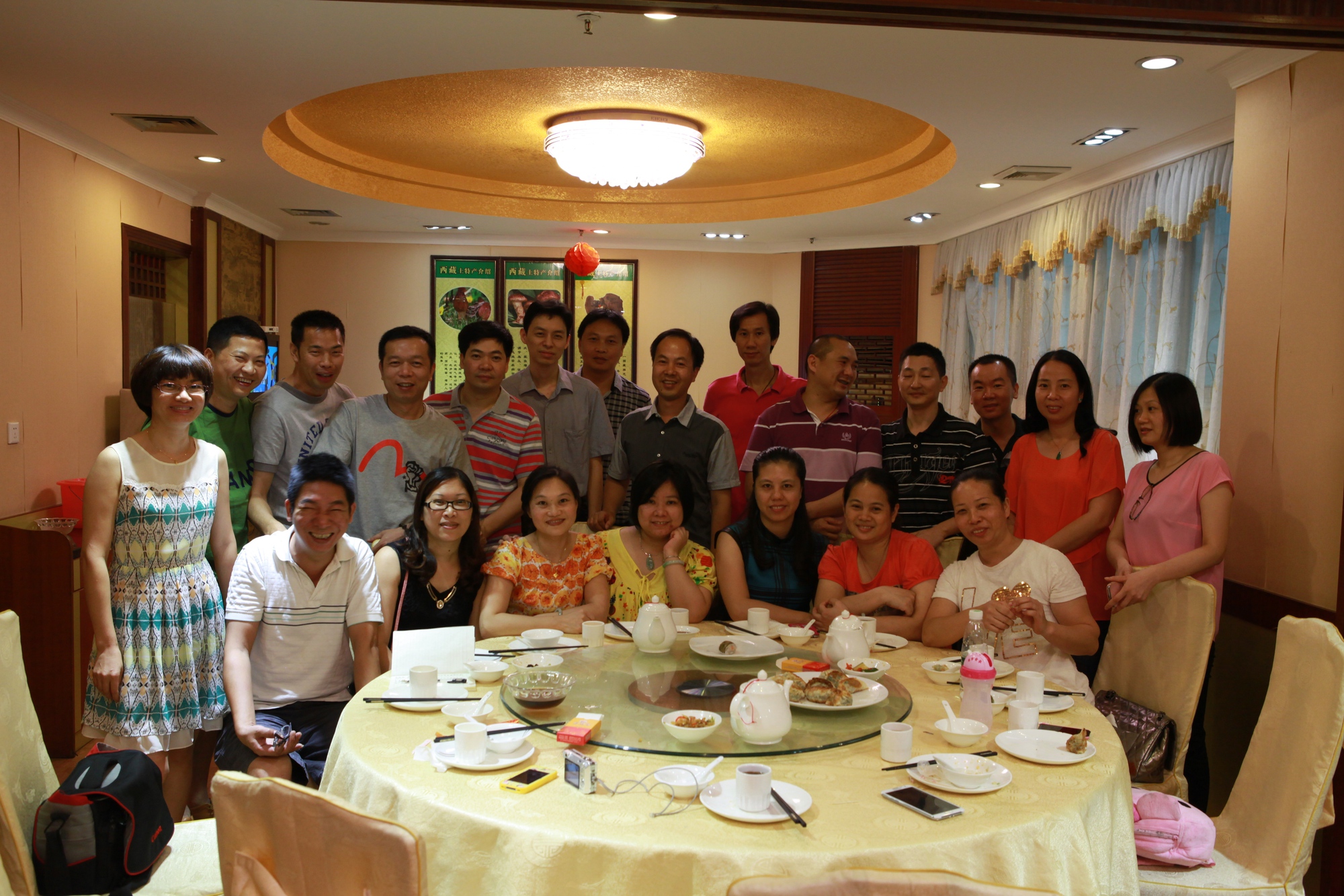 Họp lớp được hỏi lương, tôi định nói 10 triệu đồng thì vợ trả lời thay: “90 triệu/tháng”, về nhà nhận được tin nhắn từ cảnh sát mà “điếng người”- Ảnh 1. Họp lớp được hỏi lương, tôi định nói 10 triệu đồng thì vợ trả lời thay: “90 triệu/tháng”, về nhà nhận được tin nhắn từ cảnh sát mà “điếng người”- Ảnh 1.