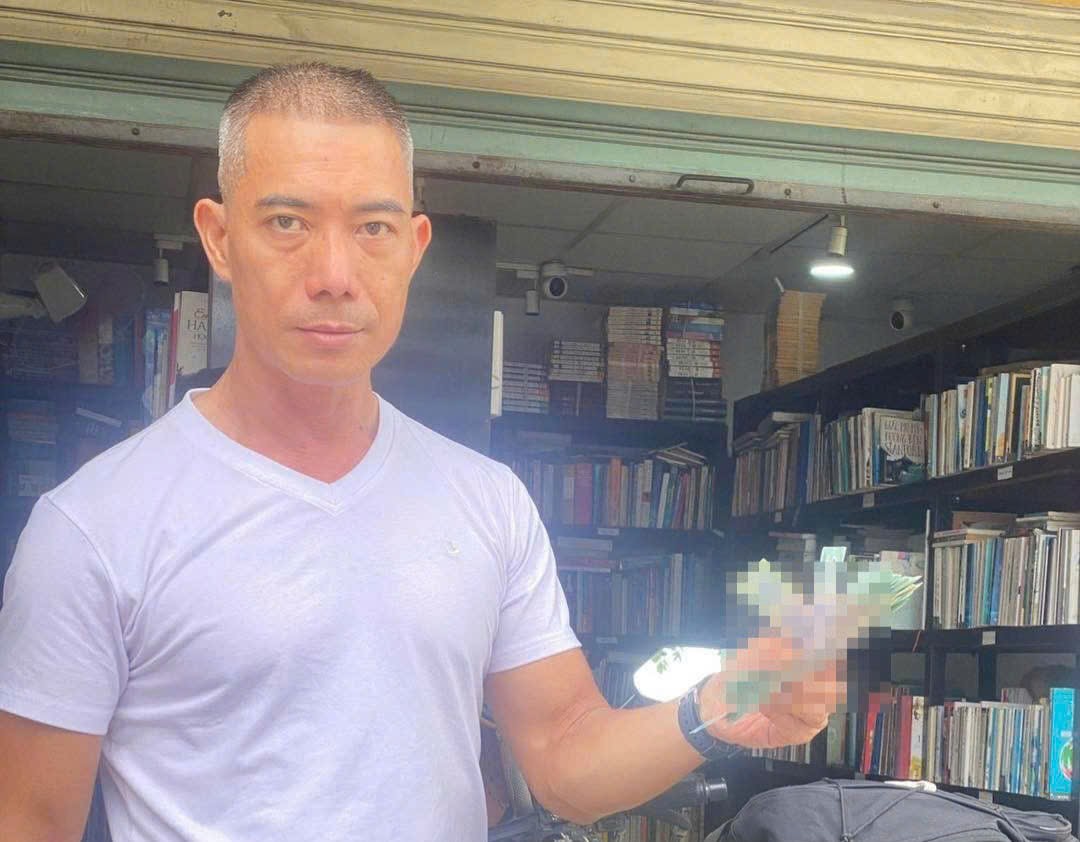 Đã tìm được người rơi cọc tiền 500.000 đồng trên đường ở Thủ Đức, TP HCM- Ảnh 1.