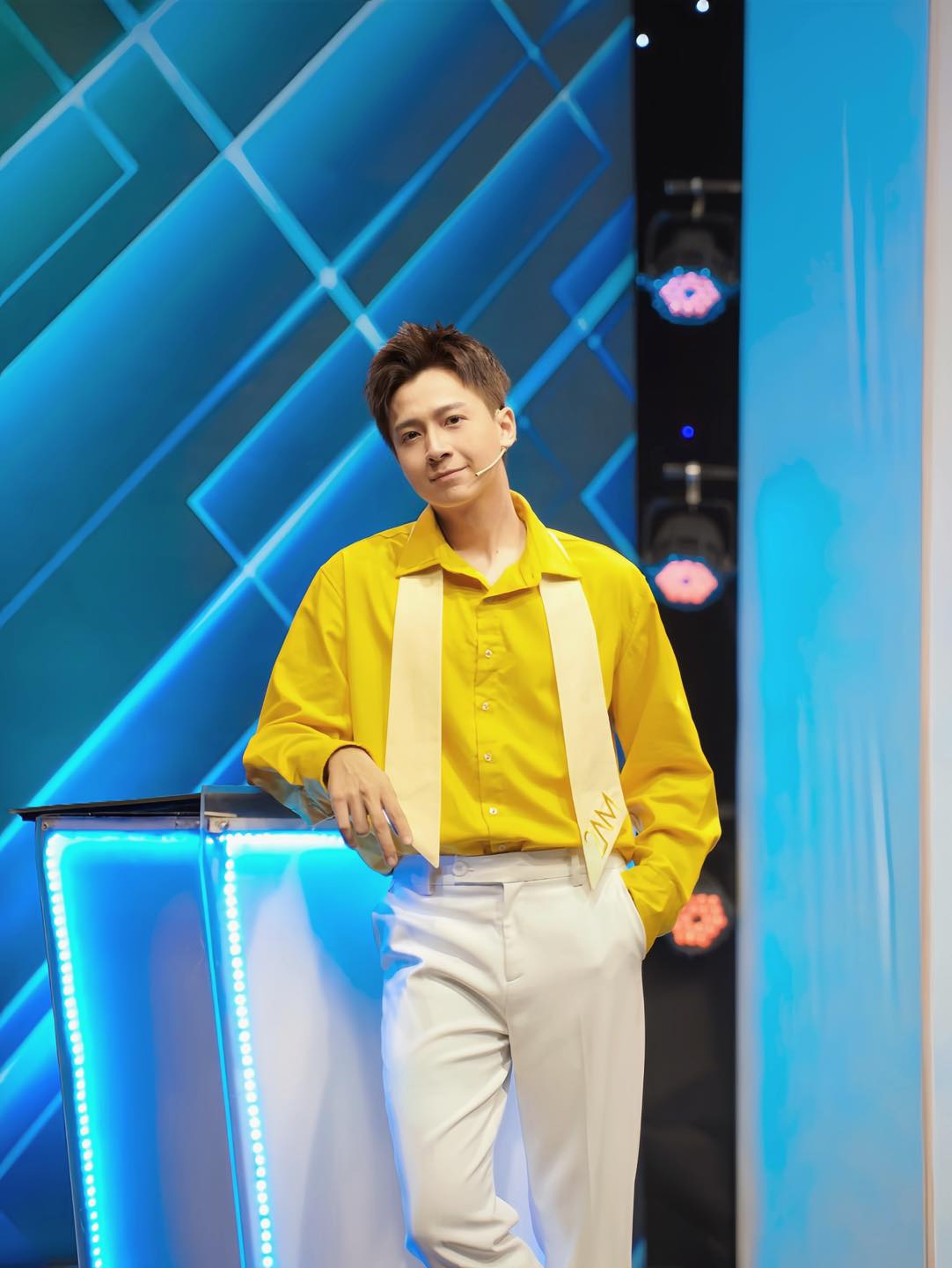 Ngoại hình điển trai của “phú ông” showbiz Việt, mỗi quận sở hữu 2 căn nhà, U40 chưa vợ- Ảnh 10.