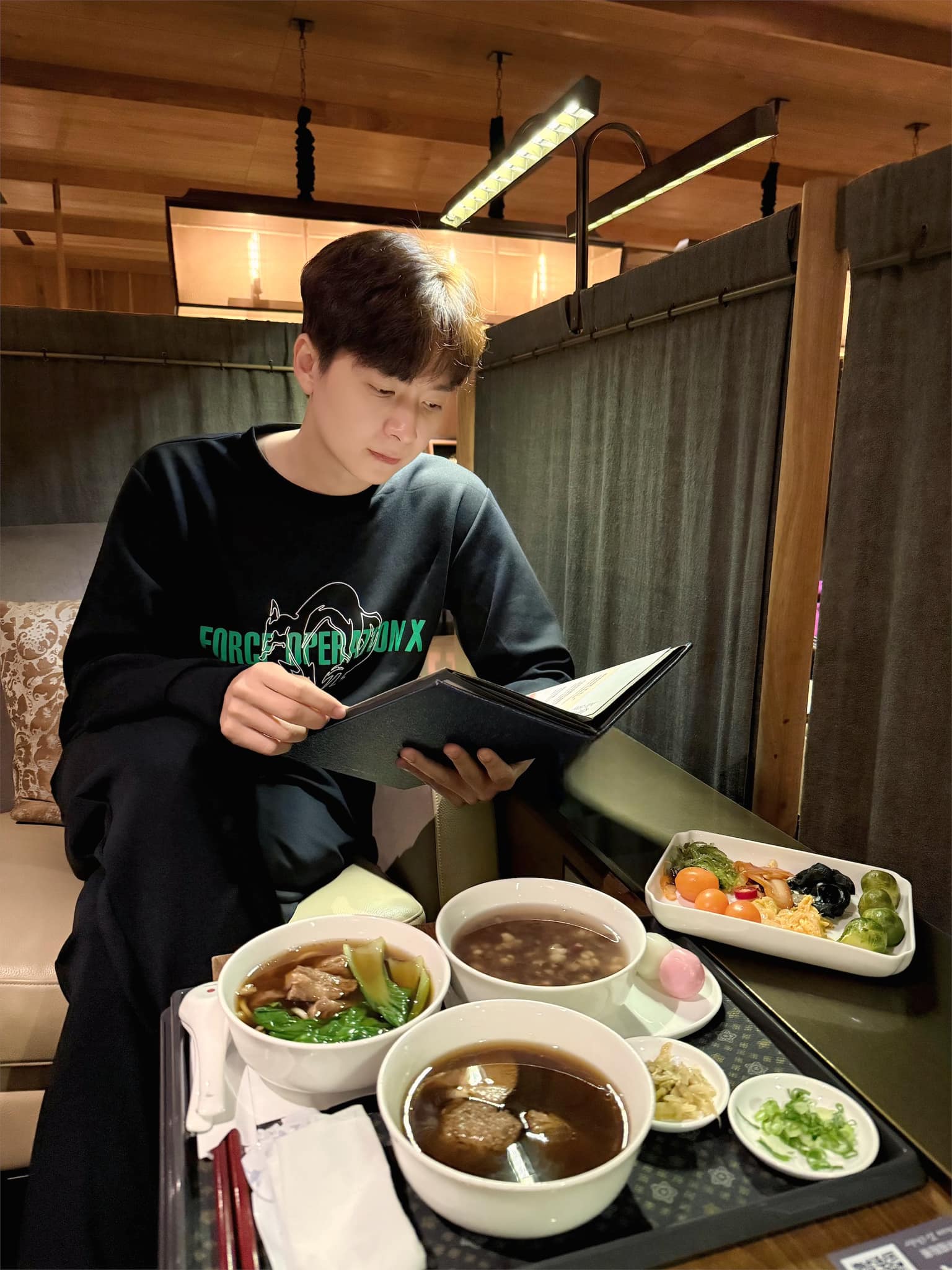 Ngoại hình điển trai của “phú ông” showbiz Việt, mỗi quận sở hữu 2 căn nhà, U40 chưa vợ- Ảnh 4.