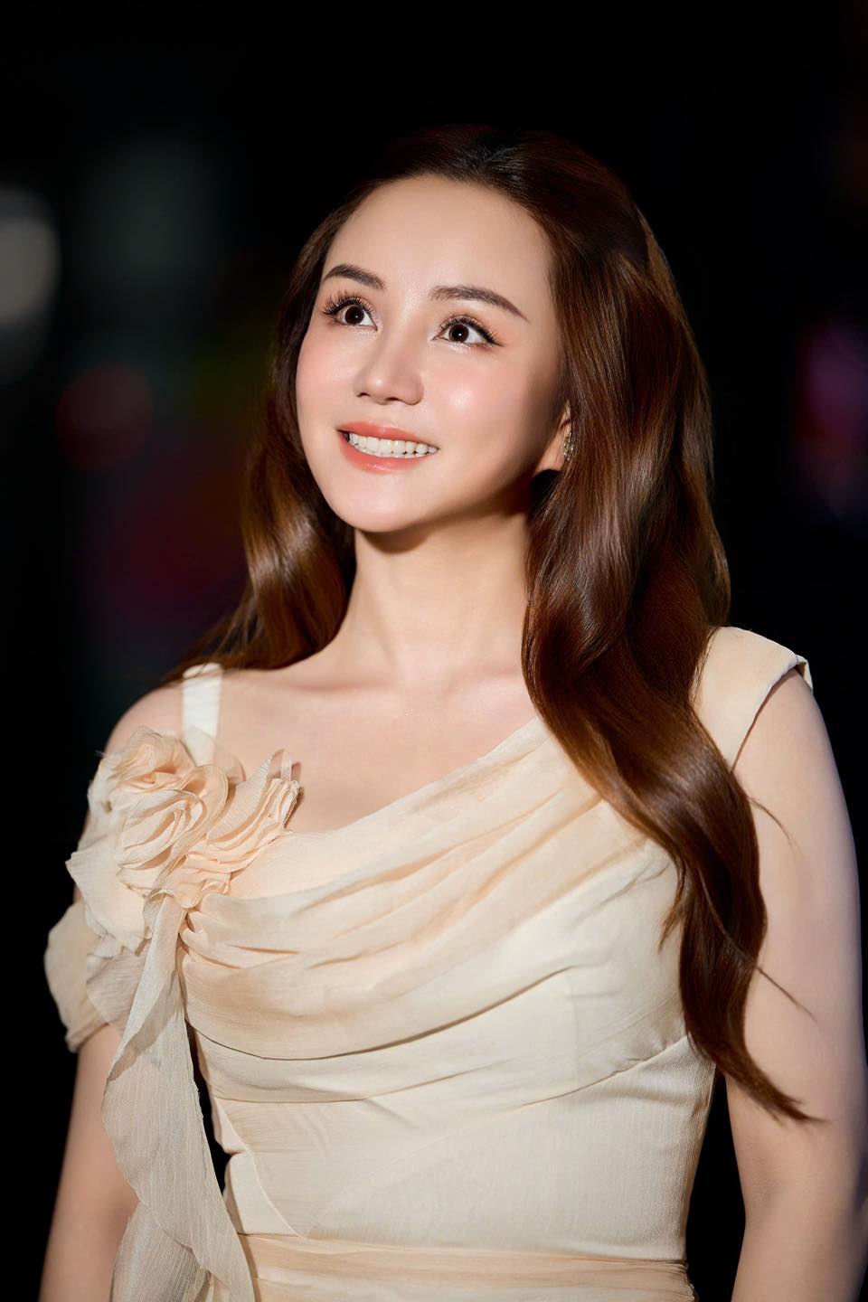 Nữ ca sĩ “sượng trân” khi được giới thiệu là nghệ sĩ “sạch”, lập tức đính chính: Không thích drama mà drama thích tôi- Ảnh 3. Nữ ca sĩ “sượng trân” khi được giới thiệu là nghệ sĩ “sạch”, lập tức đính chính: Không thích drama mà drama thích tôi- Ảnh 3.