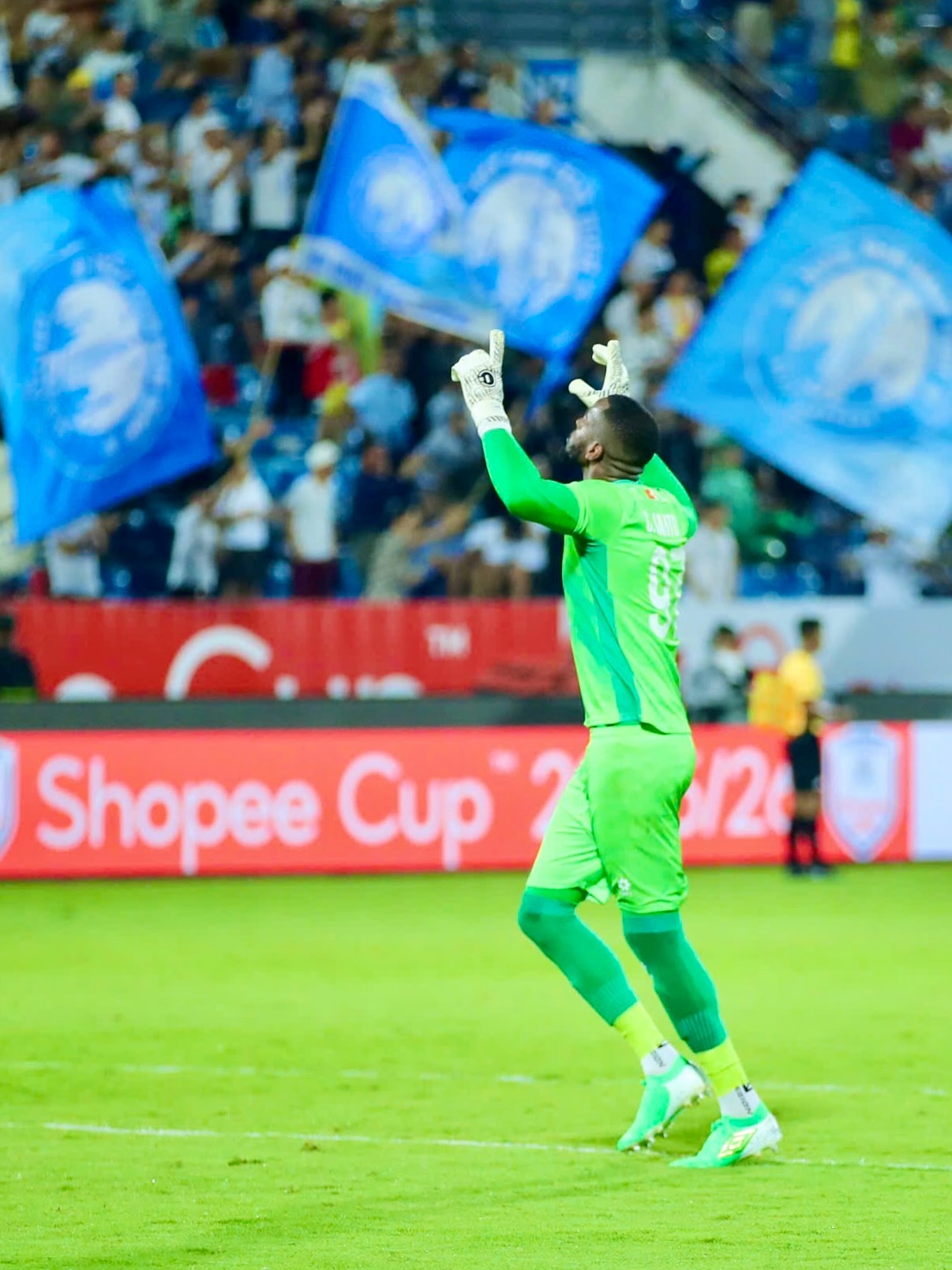 "Gã khổng lồ" trong khung thành nhà vô địch V-League- Ảnh 5.