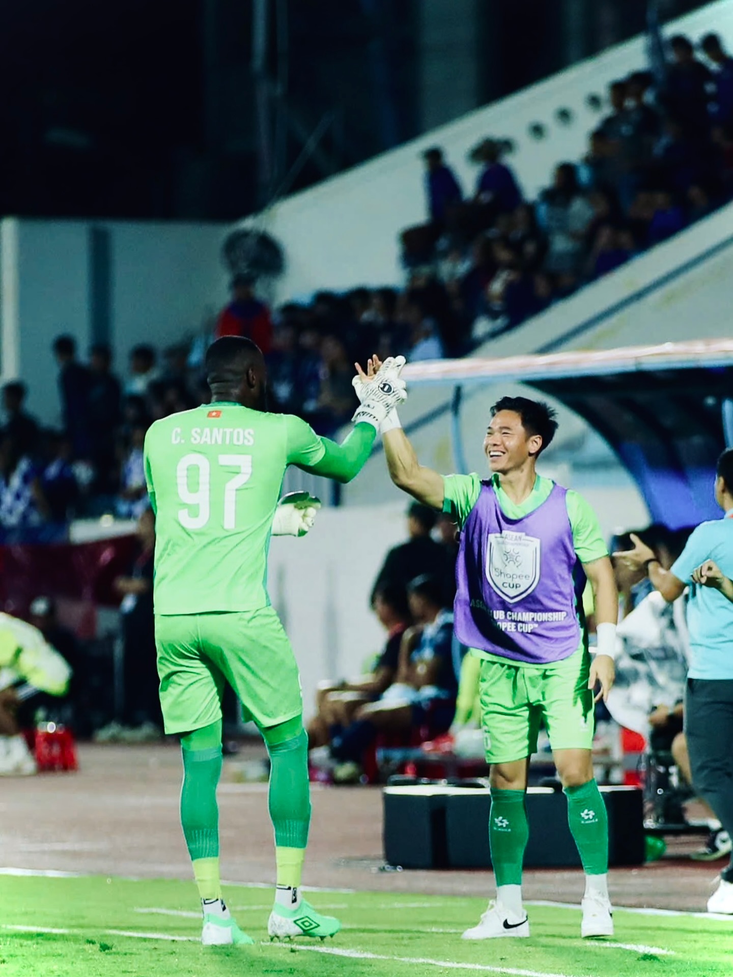 "Gã khổng lồ" trong khung thành nhà vô địch V-League- Ảnh 4.