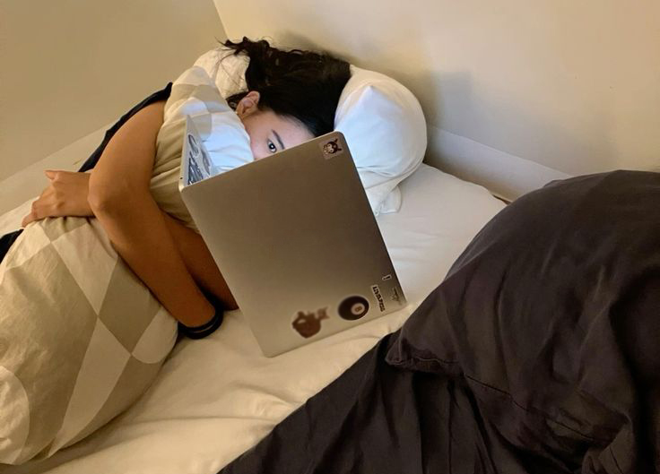 Cô gái 19 tuổi đã khổ sở vì ung thư tuyến giáp, ăn uống lành mạnh nhưng đêm nào cũng làm 1 việc...- Ảnh 2.