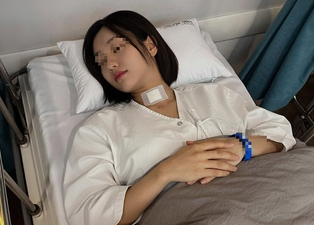 Cô gái 19 tuổi đã khổ sở vì ung thư tuyến giáp, ăn uống lành mạnh nhưng đêm nào cũng làm 1 việc...- Ảnh 1.