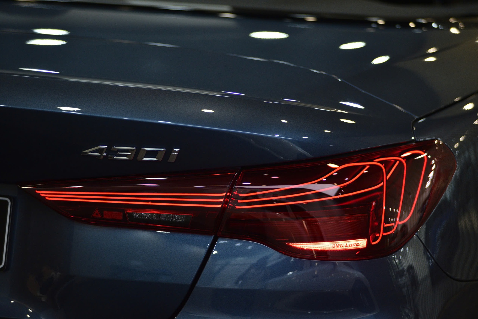 BMW 4 Series 2025 về đại l&yacute;: Gi&aacute; từ gần 3,4 tỷ đồng cho bản mui trần, lần đầu c&oacute; ADAS, giao diện đ&egrave;n g&acirc;y ch&uacute; &yacute;- Ảnh 3.