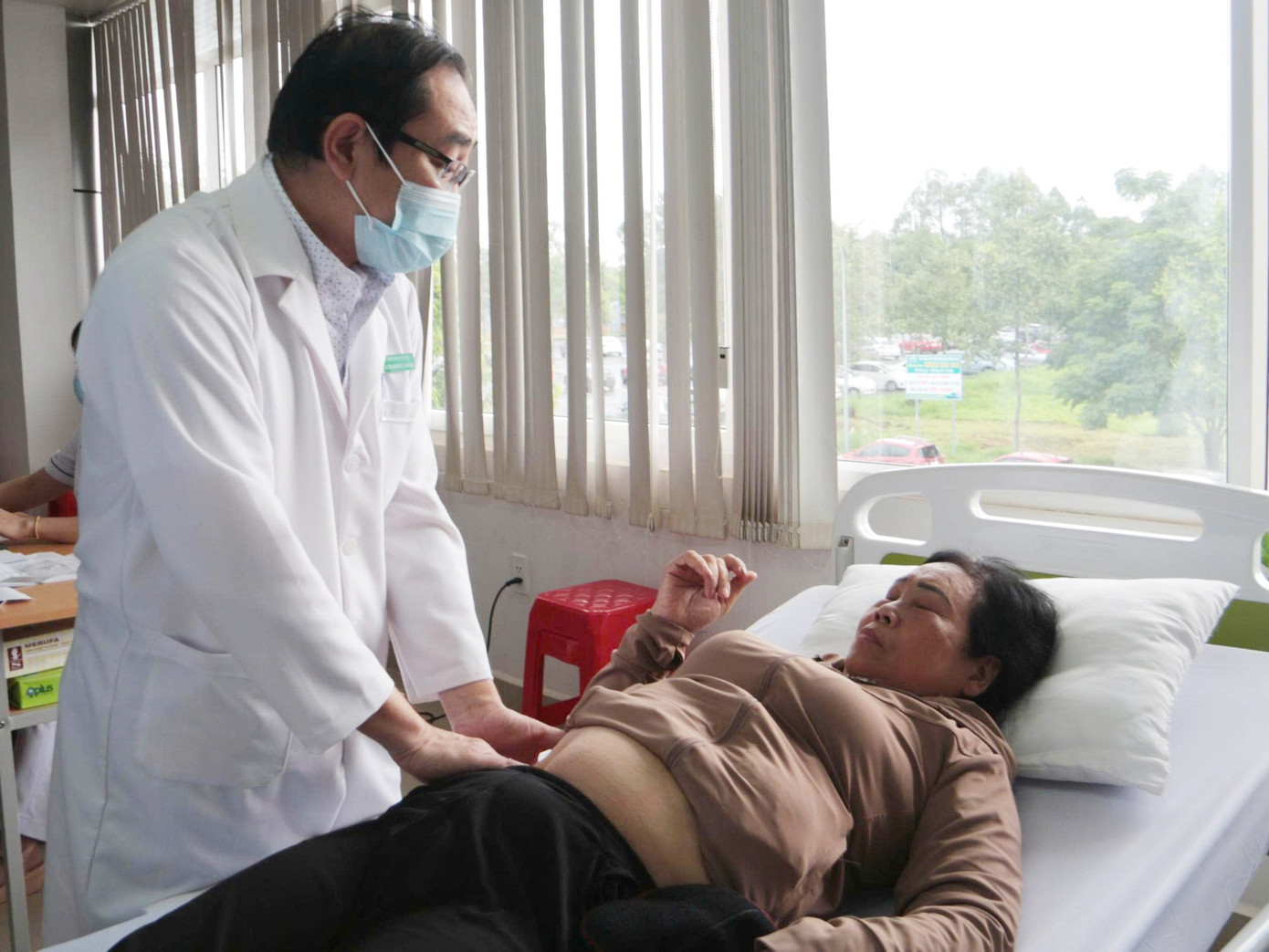 Vụ Lập Khống Hàng Trăm Hồ Sơ Tán Sỏi Thận: Người Bệnh Nói Gì?- Ảnh 1. Vụ Lập Khống Hàng Trăm Hồ Sơ Tán Sỏi Thận: Người Bệnh Nói Gì?- Ảnh 1.
