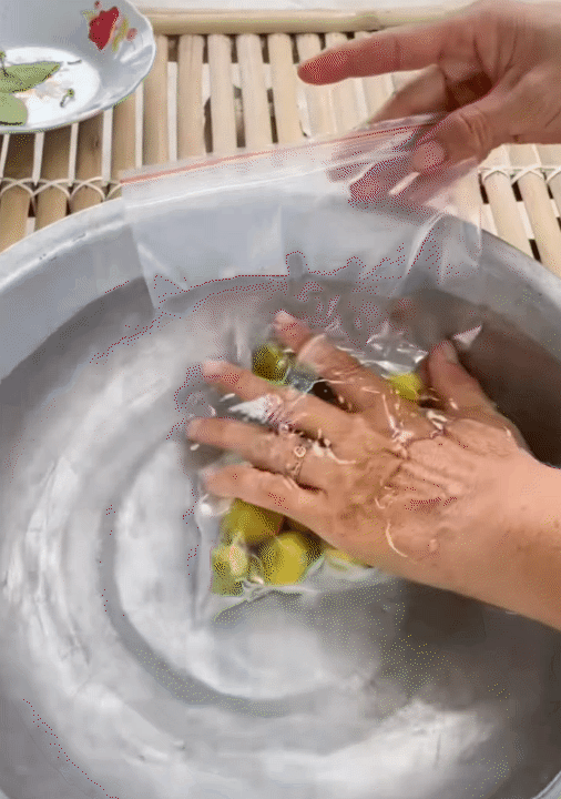 Người miền Tây chỉ cách làm đá không cần khay cực tiện - kèm loạt mẹo vặt siêu hay ai cũng áp dụng được- Ảnh 8.