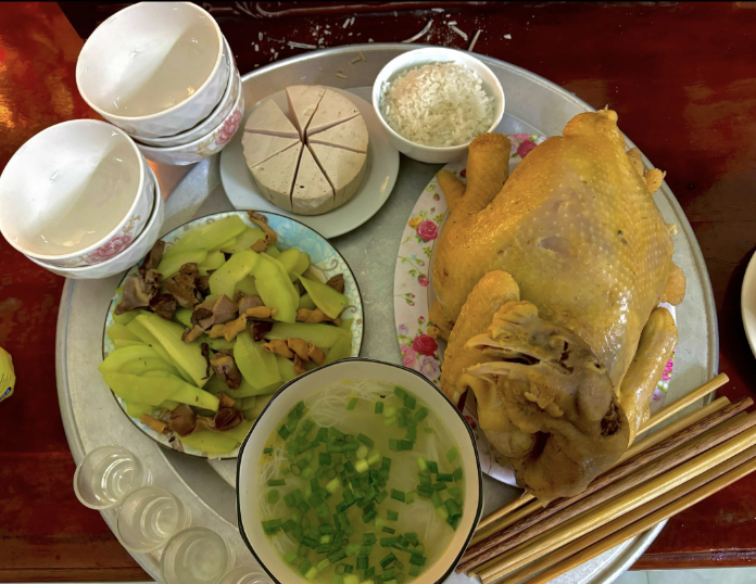 Tranh cãi quanh mâm cúng '4.0 thiếu mỗi trà sữa' của cô gái Hưng Yên- Ảnh 2.