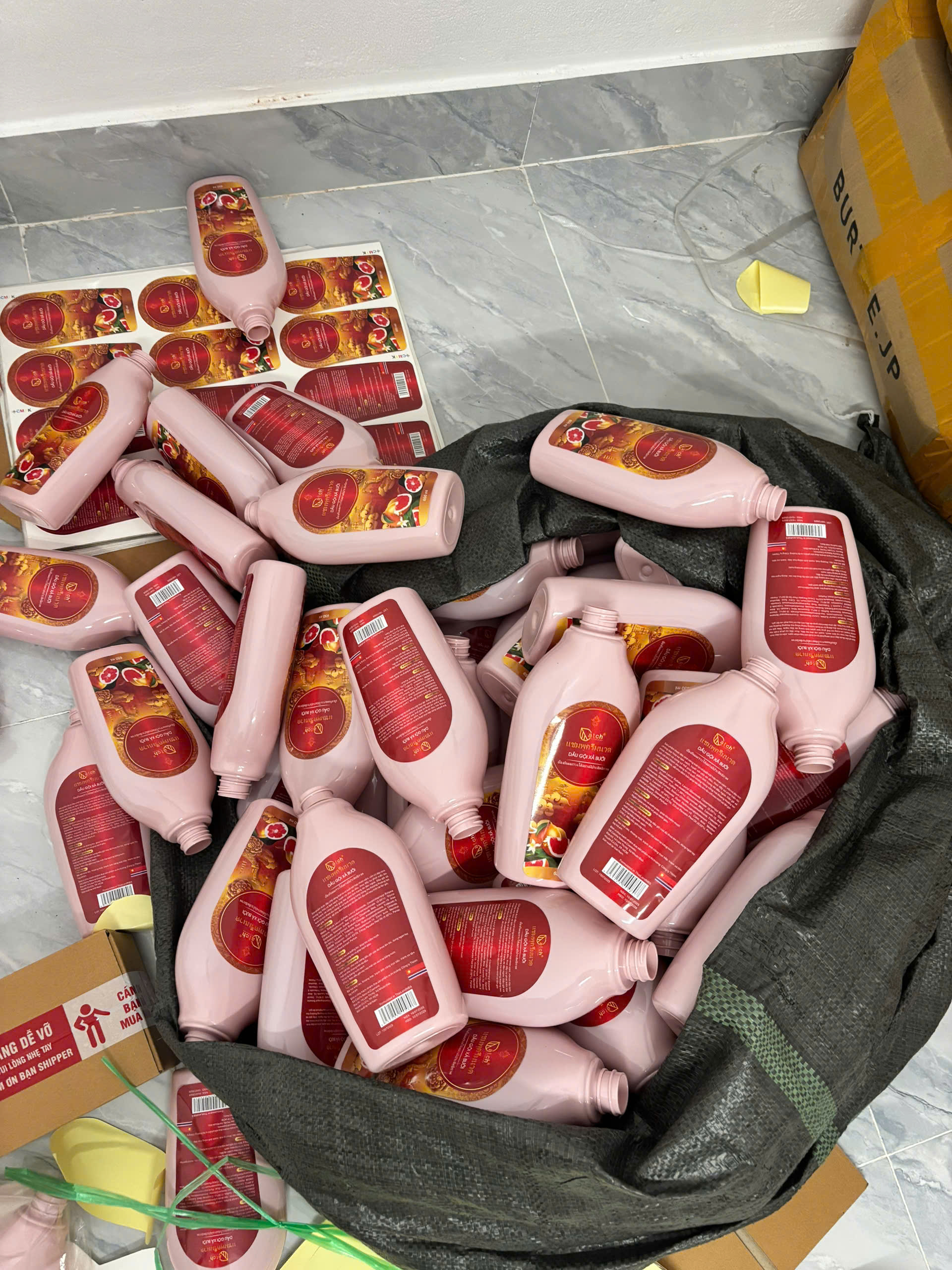 Khám xét 1 ngôi nhà trong hẻm ở TP Huế, bắt giữ 3 đối tượng- Ảnh 2.