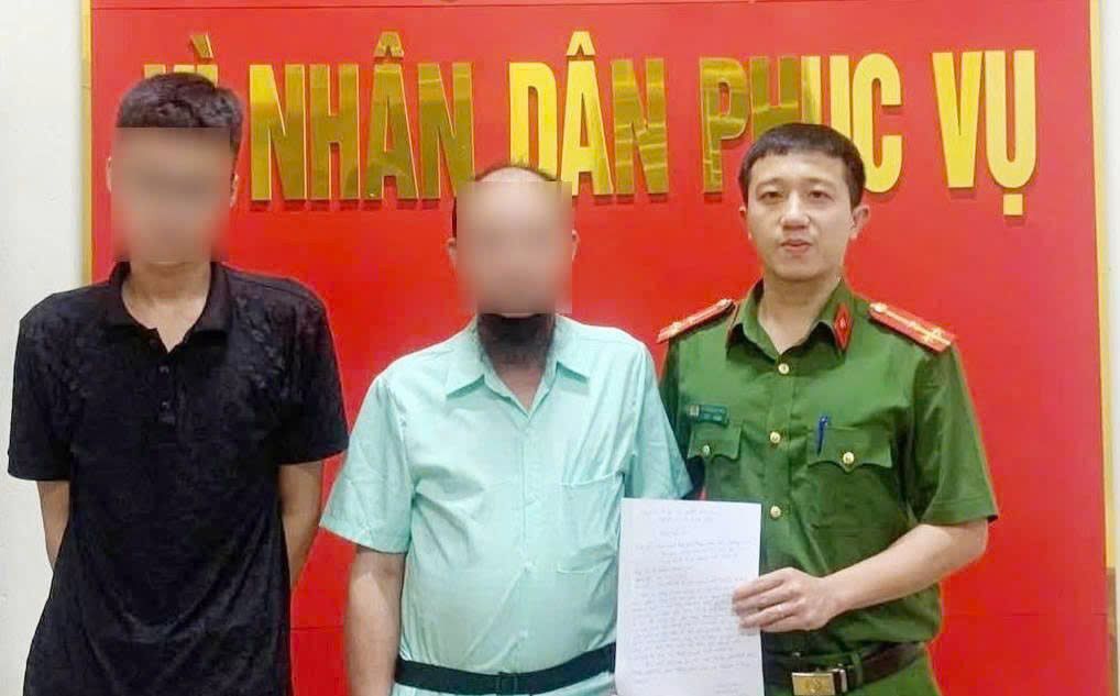 Cảnh sát chặn xe khách, giải cứu một học sinh- Ảnh 1.