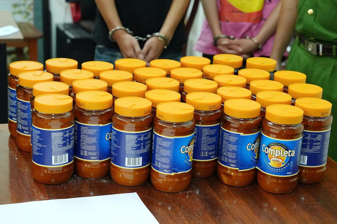 Bí mật "chết người" trong những hộp sữa gửi từ Châu Âu về qua đường hàng không- Ảnh 2.