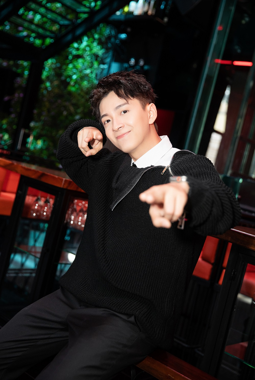 Ngoại hình điển trai của “phú ông” showbiz Việt, mỗi quận sở hữu 2 căn nhà, U40 chưa vợ- Ảnh 6.