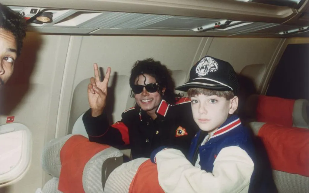 Safechuck chụp cùng Michael lúc 10 tuổi. (Ảnh: Getty Images)