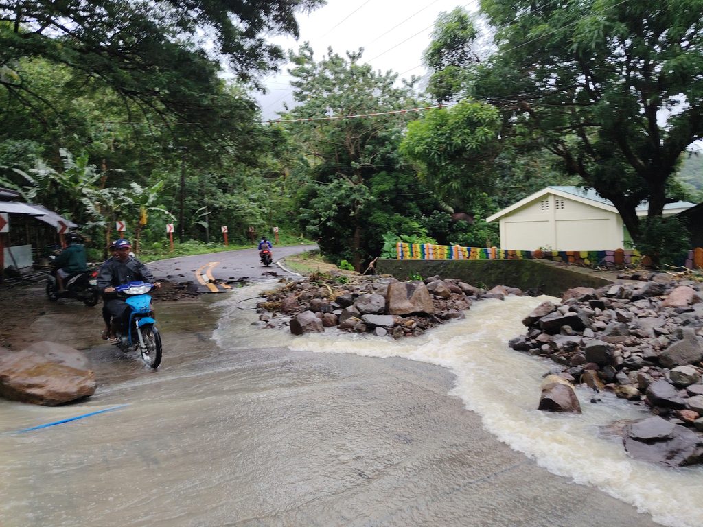 Bão Bualoi đổ bộ 4 lần vào Philippines, xuất hiện diễn biến bất ngờ- Ảnh 2.