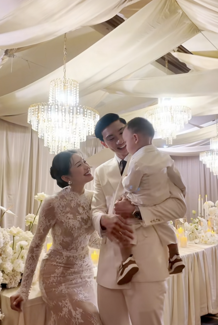 Hậu trường chụp ảnh kỷ niệm 2 năm ng&agrave;y cưới Văn Hậu, Do&atilde;n Hải My c&ograve;n xinh hơn cả l&uacute;c l&agrave;m c&ocirc; d&acirc;u- Ảnh 2.