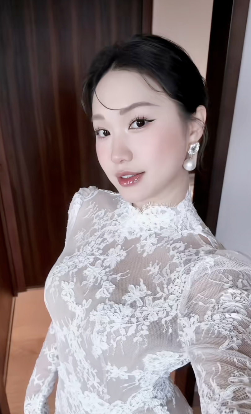 Hậu trường chụp ảnh kỷ niệm 2 năm ng&agrave;y cưới Văn Hậu, Do&atilde;n Hải My c&ograve;n xinh hơn cả l&uacute;c l&agrave;m c&ocirc; d&acirc;u- Ảnh 4.