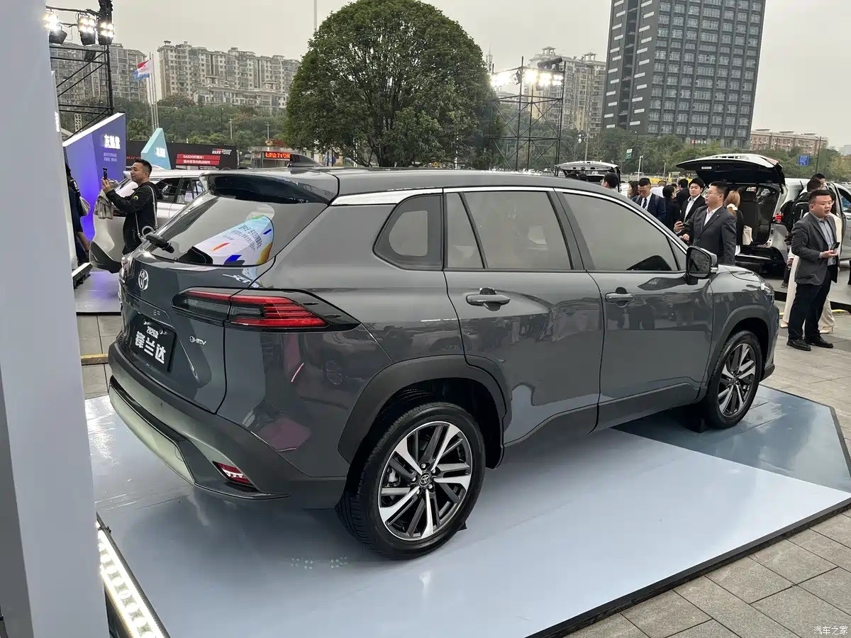 Toyota Corolla Cross 2026 ra mắt sát Việt Nam với tên gọi khác: Có điểm như xe điện, màn hình khủng, động cơ hybrid mạnh hơn- Ảnh 3.