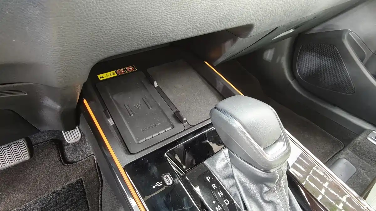 Toyota Corolla Cross 2026 ra mắt sát Việt Nam với tên gọi khác: Có điểm như xe điện, màn hình khủng, động cơ hybrid mạnh hơn- Ảnh 6.