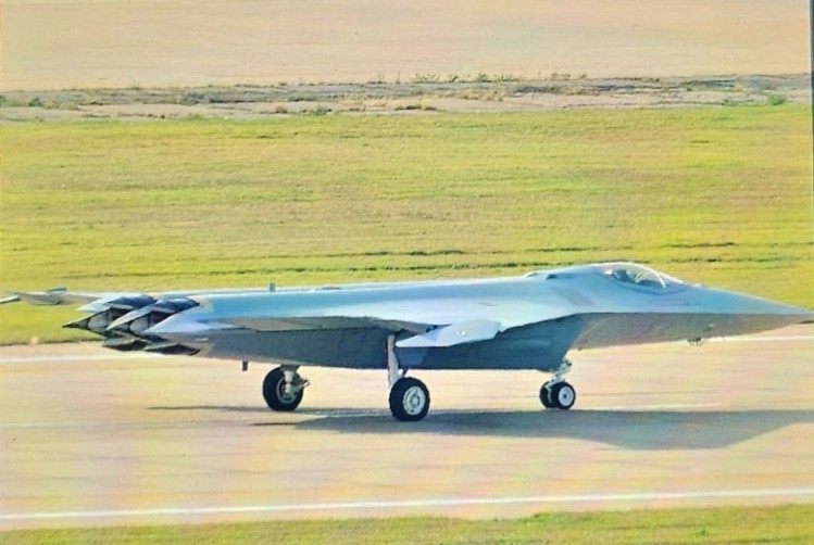 Tiêm kích thế hệ 6 không xác định được phát hiện ở Trung Quốc- Ảnh 1.