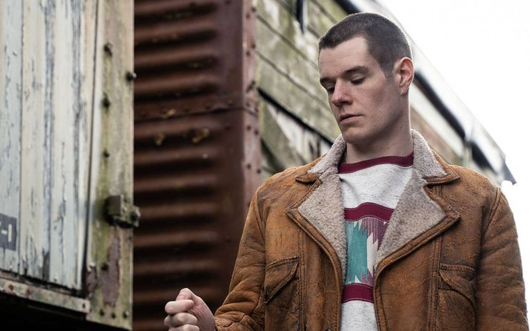 Xem phim Sex Education, t&ocirc;i mới hiểu v&igrave; sao em họ từng cắt đứt li&ecirc;n lạc với gia đ&igrave;nh trong suốt 5 năm trời- Ảnh 1.