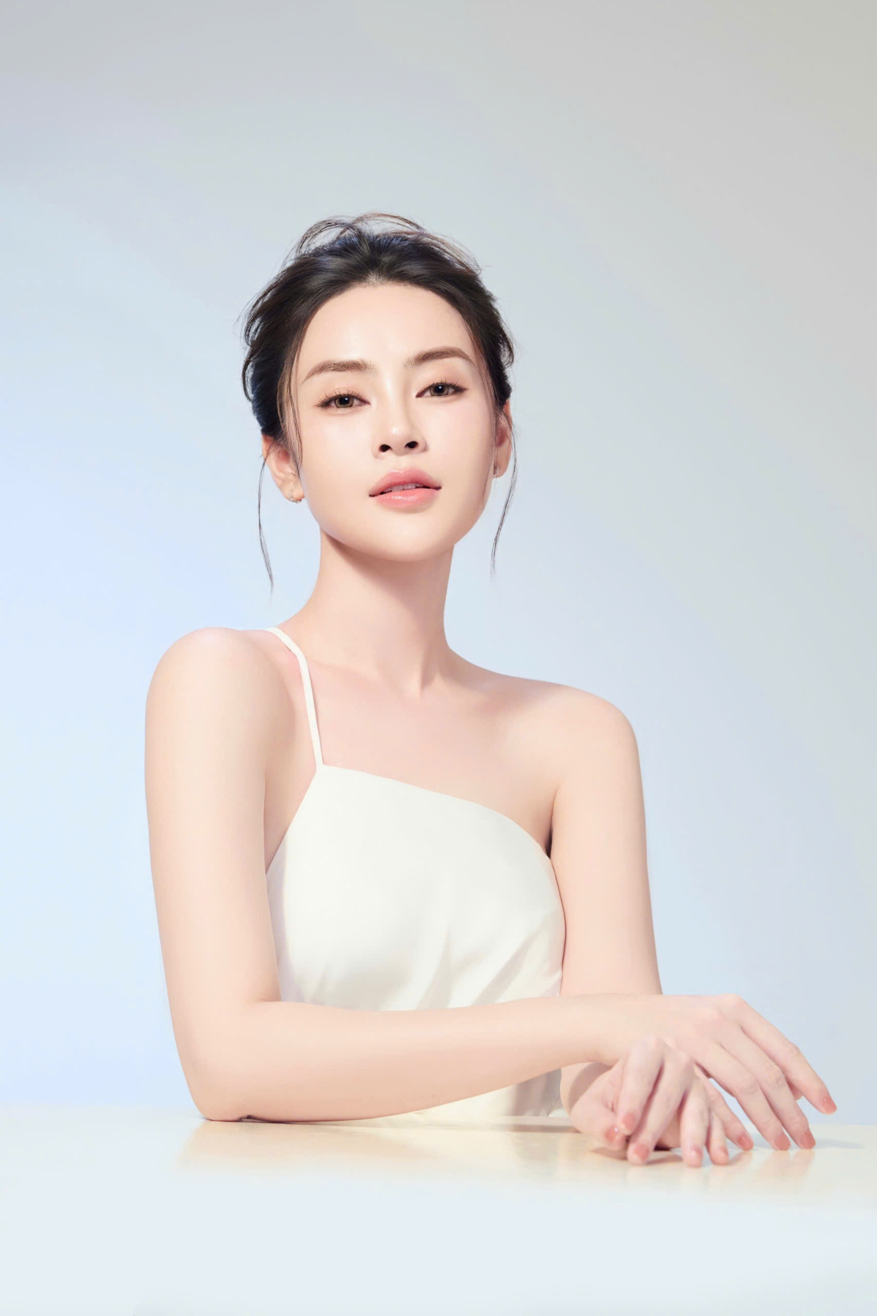 Hoa hậu Lý Kim Thảo "lên chức" bà chủ ở tuổi 29- Ảnh 1.