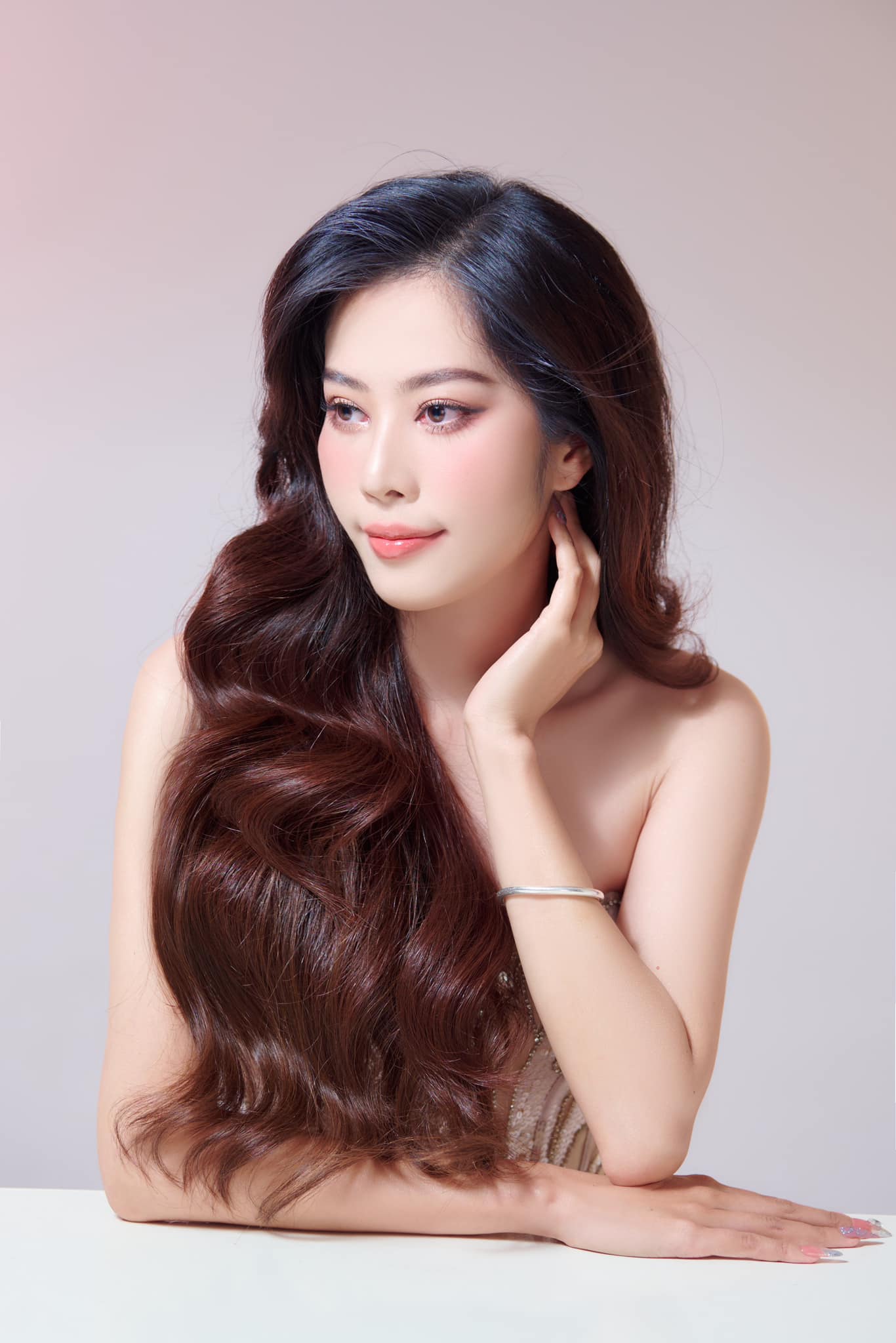 Nam Em gây sốc với diện mạo gầy rộc, biểu hiện bất thường khi trở lại showbiz- Ảnh 6. Nam Em gây sốc với diện mạo gầy rộc, biểu hiện bất thường khi trở lại showbiz- Ảnh 6.