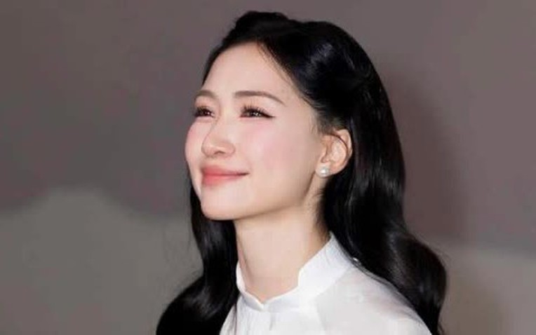 Hòa Minzy: "Nếu con có tất cả nhưng không còn bố mẹ ở bên thì tiền bạc cũng chẳng ích gì nữa"- Ảnh 1.