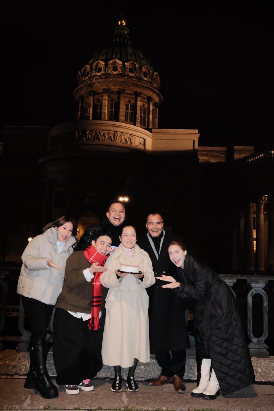 Hòa Minzy: "Nếu con có tất cả nhưng không còn bố mẹ ở bên thì tiền bạc cũng chẳng ích gì nữa"- Ảnh 4.