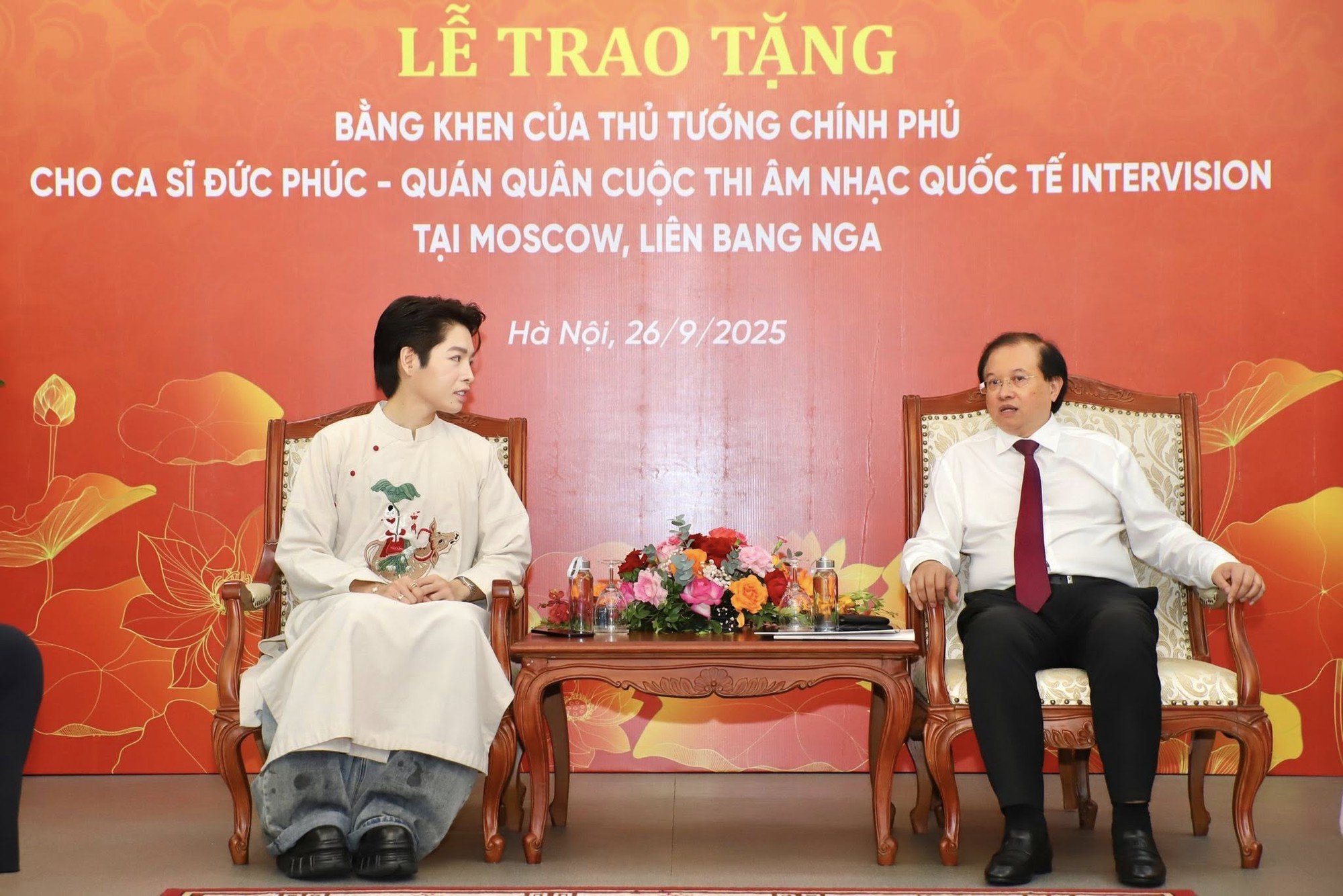 Thứ trưởng Bộ VHTTDL: 3 phút biểu diễn của Đức Phúc là một kỳ tích, là minh chứng cho sức trẻ Việt Nam đang vươn lên mạnh mẽ- Ảnh 3. Thứ trưởng Bộ VHTTDL: 3 phút biểu diễn của Đức Phúc là một kỳ tích, là minh chứng cho sức trẻ Việt Nam đang vươn lên mạnh mẽ- Ảnh 3.