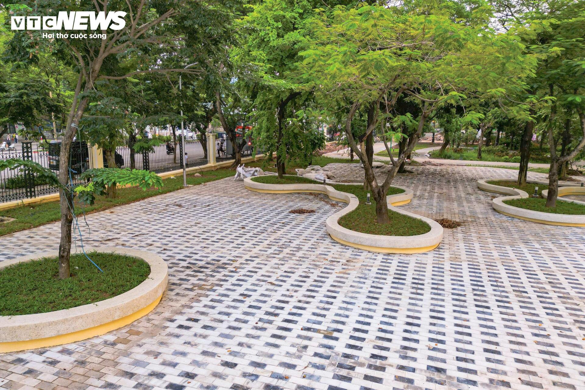 Hà Nội: Công viên Nghĩa Đô 'lột xác', xuất hiện cầu đi bộ hình cây đàn độc đáo- Ảnh 15.