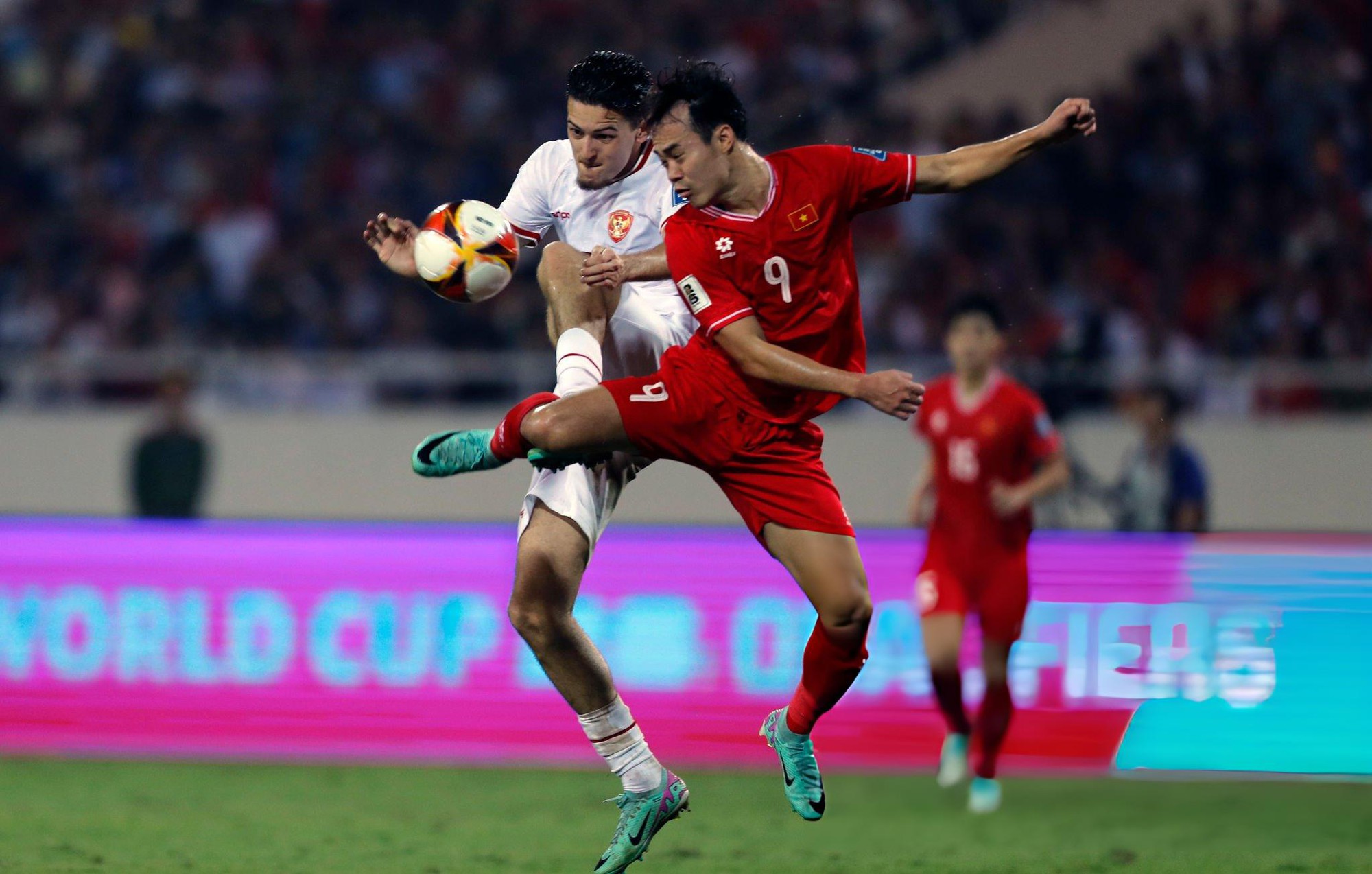 Giữa scandal của tuyển Malaysia, b&aacute;o Indonesia bất ngờ tiết lộ sự thật về d&agrave;n cầu thủ nhập tịch- Ảnh 3.