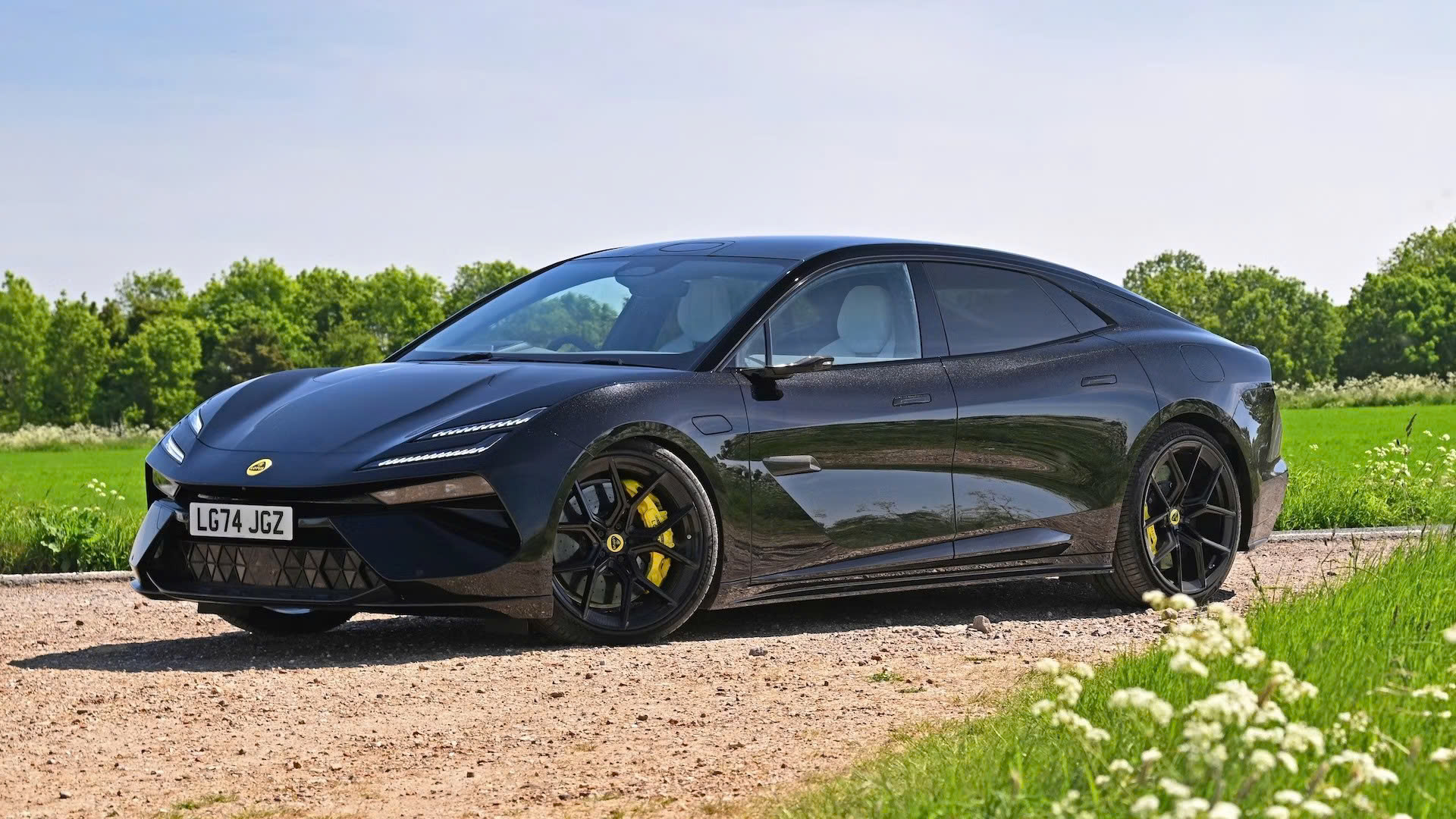 Lotus sắp bán xe chính hãng tại Việt Nam: Có thể mang xe thách thức Porsche, Audi, Mercedes- Ảnh 3. Lotus sắp bán xe chính hãng tại Việt Nam: Có thể mang xe thách thức Porsche, Audi, Mercedes- Ảnh 3.