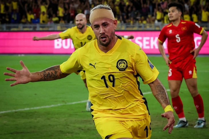 Tuyển Malaysia khiến các CLB châu Âu và Nam Mỹ vạ lây, tiền đạo từng xé lưới ĐTVN nguy cơ thất nghiệp- Ảnh 2. Tuyển Malaysia khiến các CLB châu Âu và Nam Mỹ vạ lây, tiền đạo từng xé lưới ĐTVN nguy cơ thất nghiệp- Ảnh 2.